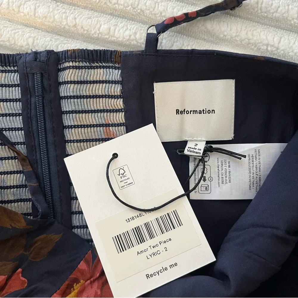 Reformation Amor Two Piece Set - Picture 14 of 16